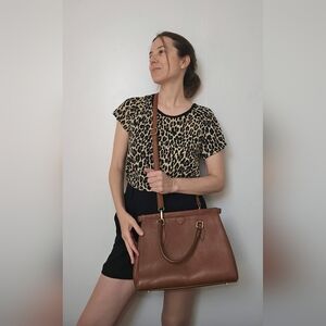 I Medici Brown Italian Leather Hinged Bag Handbag With Added Strap Gold Hardware